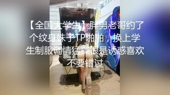 夜店女厕偷拍 漂亮的美女服务生 鲍鱼还是粉嫩的