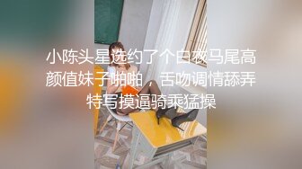 《魔手外购极品CP》美女如云商场女厕2K近景正面后位双镜头偸拍数位时尚漂亮小姐姐方便，逼脸同框还有COSER亮点多 (3)