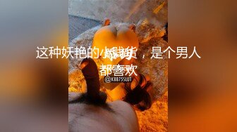 《台湾情侣泄密》美女店员下班后马上变身小淫娃 (1)