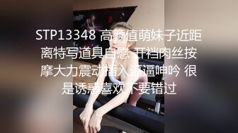 [2DF2]家庭摄像头偷窥，大白天中午夫妻俩就憋不住了，客厅欲仙欲死，小儿子还在旁边睡觉，妻子骑跨鸡巴上加速抽插，这啪啪的淫水声真大！ - [BT种子]