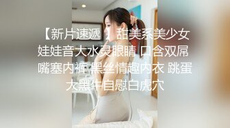  18岁小色妹又来了，年轻貌美无毛白虎逼，一个人在家听狼友指挥各种展示骚穴自慰呻吟撩骚