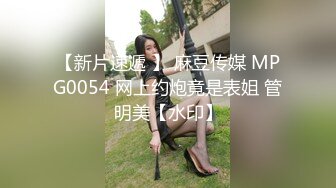 俩小骚过在更衣室就忍不住高难度动作操起逼来也不怕同事撞见吃屌舔菊指交