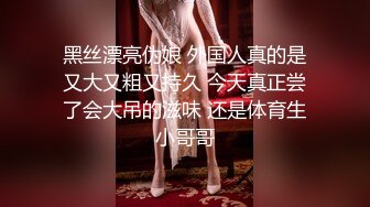  妖艳人妻露脸激情4P伺候三个大鸡巴，肚兜情趣高跟诱惑享受三个大鸡巴的蹂躏爆草