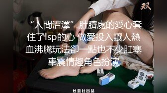 骚逼流着血也挡不住你发骚，跟小哥在家玩弄，口交足交大鸡巴，让小哥揉奶玩逼