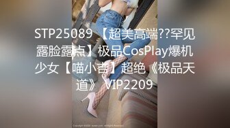 【黑丝露脸极品小妞】高潮冒白浆洗干净给大哥口交大鸡巴塞着肛塞后入爆草