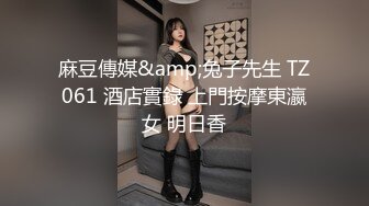 和骚货干妈户外溜街，干妈进女厕尿尿，叫我进去录下来，户外小湖边蹲着尿尿，贼刺激！