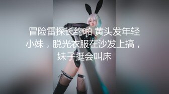 跟女朋友闺蜜出来打炮抓着她的手无套抽插