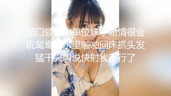 人妻少妇露脸镜头前伺候大哥啪啪给狼友看，小嘴装不下大鸡巴口交，近距离上位无套抽插看逼逼包裹大鸡巴真骚