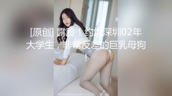  眼镜美眉 撅着屁屁被女友后入猛怼 操的眼镜都快掉了 撸射嘴巴起来鸡鸡 表情诱惑