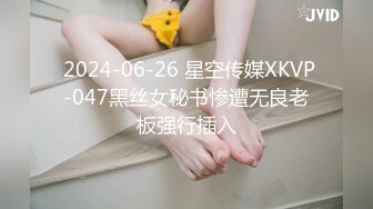 清纯系天花板！18尤物美少女！甜美卡哇伊，黑框眼镜呆萌，脱下裙子贫乳，跪在沙发翘美臀，掰开粉穴