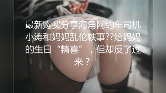  颜值很高的御姐少妇，全程露脸镜头前发骚，淫声荡语揉捏骚奶子，道具抽插骚穴各种骚浪姿势呻吟