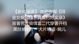 《母子乱伦》把老妈的睡裤连着内裤都退到了一半 在老妈的屁股沟里蹭起来 随着老妈的润滑我直接顶了进去