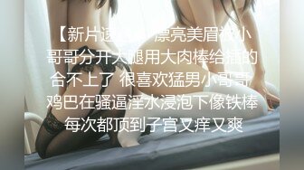 粉嘟嘟的装扮，哥哥们喜欢吗，露脸的白皙肌肤上海女神，光溜溜的大腿 露穴好诱惑！