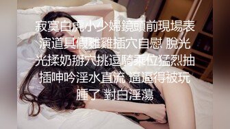 【新片速遞】  王子系列闯入篇 步行街仿古红木女厕❤️好几个高颜值的小姐姐