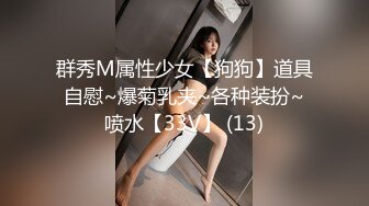 哺乳期老婆拉着我让我学习挤奶，端着奶瓶和大碗盛着滴下来的乳液，手好累啊但却乐在其中~~