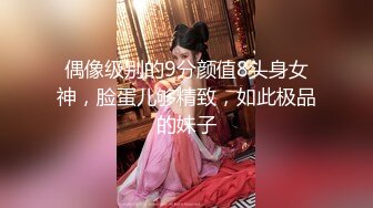 熟女妈妈和小鲜肉儿子乱伦啪啪性爱给狼友看，穿上黑丝给准备好的儿子口交大鸡巴，让小哥后入草屁股给狼友看