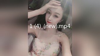 猥琐小哥欠下巨额债务无法偿还下药迷翻小女友叫来债主一起操