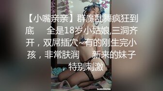 偷窥美容院，老板娘晚上不回家，带着两孩子裸睡，早上七点半孩子醒了，叫妈妈起床，调皮的妈妈摸了下孩子的小鸡鸡，妈妈你干嘛，起床营业咯！