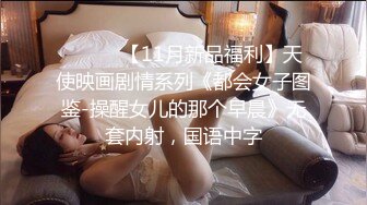   颜值不错的小少妇伺候两大哥激情啪啪，嘴里含着冰块把两鸡巴一起塞嘴里舔