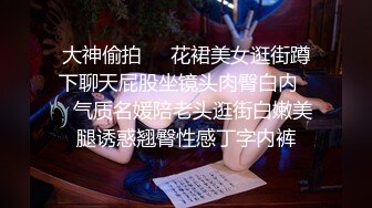 黑丝少妇性感纹身的小少妇露脸大秀直播，听狼友指挥揉奶玩逼道具尽根没入骚穴用手往深处顶，浪叫呻吟不断