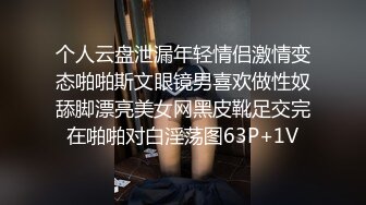  模特身材长发妹子坐在皮沙发上卖力吃鸡，后入露脸操逼，解锁超多姿势