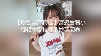 年轻好身材的嫩嫩小美女家务做的很诱人时隐时现肉肉冲动啊