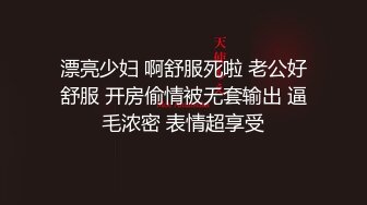 【红事会未流出】两个美女BB长的很像，其中一个尿完用手指往B里捅了一下不知道在干嘛（原档） (1)