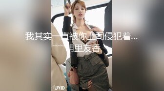 复式别墅楼梯上大战黄发妹子，双飞大战