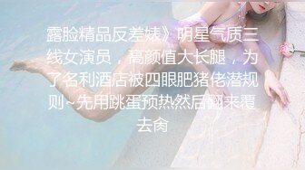 今晚嫂子竟然在客厅锻炼赶紧分享给兄弟们嫂子的瑜伽裤真骚