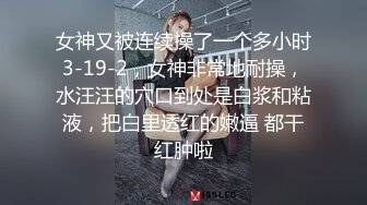 ❤️❤️眼镜骚熟女3P大战，两根屌轮流吃，骑乘边操边插嘴，后入猛怼小骚货，骑脸舔骚B，太骚了