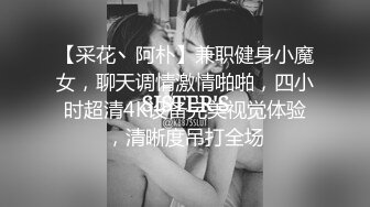 户外楼顶黑色碎花裙子无毛少妇，地面铺个垫子先道具自慰，再啪啪