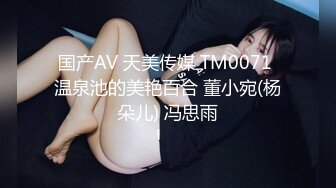 三个角度拍摄美女下面白带挺长左右摇摆着肥腚真白