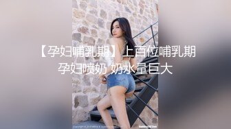   眼镜骚女两女一男3P淫乱大战，白皙奶子边交边被后入，上位骑乘抽插一脸享受