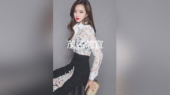 美的纯净~御姐~：颜值轮廓都十分美丽，肉棒揉搓乳交的神情是真骚！