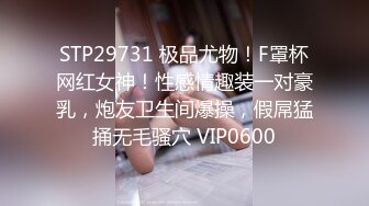 这个刺激 高颜值美眉在台上唱歌跳舞不停露无毛鲍鱼 貌似里面没穿内内 跳的也劲爆 2K超清原档