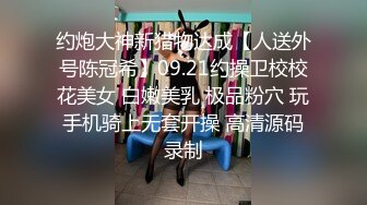  精彩3P名场面！美少妇激情大战！情趣装白丝美腿，骑乘位操穴边吃屌，轮流着操太骚了