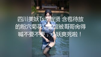   呆萌小骚妹露脸跟狼友发骚，互动听指挥揉奶又玩逼，掰开骚穴给狼友看