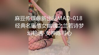 潜入大学女厕偷拍粉衣牛仔裤学妹 肥大的黑阴唇