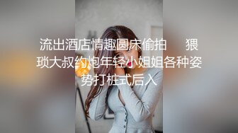 大奶子熟女姐妹花全程露脸大秀直播，镜头前揉奶子玩逼听狼友指挥，穿上情趣假鸡巴内裤直接草上了，真刺激