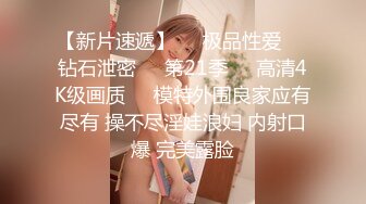 科技园女厕近距离偷窥牛仔裤美女的大黑鲍