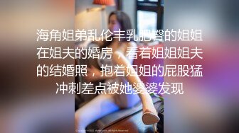 后入翘臀，娇喘自己听，最后射给她