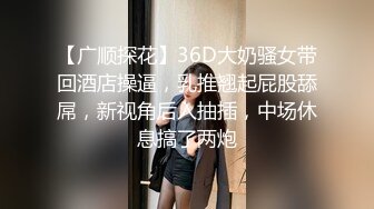  女同学被班上好几个了男生胁迫脱她衣服摸奶子,还掏出鸡巴让她吃,还插入她无毛白虎逼