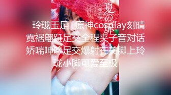 极品CP✅魔手》疯狂大胆坑神躲进商场女_厕独占一个坑位隔板缝中偸_拍各种B形妹子方便▲极限特写镜头快要碰到B了 (1)