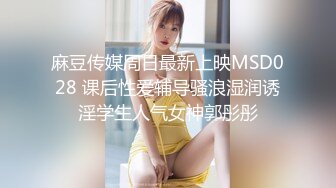 包臀裙甜美小骚货，大战头套男，按着头深喉插嘴