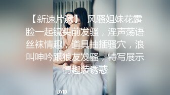 眼睛里有光的骚妹子深夜陪狼友骚，互动狼友听指挥好多丝袜换着给狼友看，揉奶玩逼看特写， 撅着屁股好性