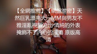  开档黑丝漂亮少妇 被大洋吊无套爆菊花 简单粗暴 抠着逼插着屁眼 爽的不要不要的