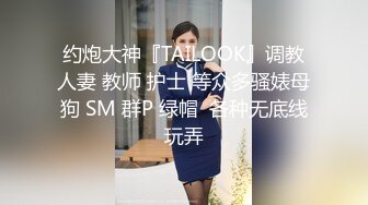   轻熟女的3P，母子一起大秀直播啪啪，放的开玩的爽露脸做爱，玩奶舔鸡巴各种高难度姿势爆草