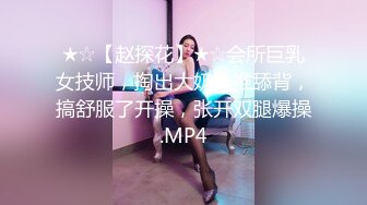 吊钟奶少妇小姨，奶子桃红奶白真像个桃子，挤乳汁自己舔着喝，看得好起劲啊，真心喜欢这对奶白兔子！