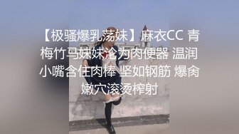 监_控拍摄X疆姐妹嬉戏打闹,姐姐内裤都没穿,频频曝光露出乌黑的阴毛