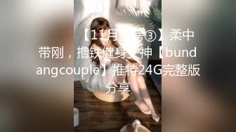   超大G奶妹子性感露奶装全裸诱惑，掏出大奶子自己舔奶头，晃动奶子撞击掰穴特写